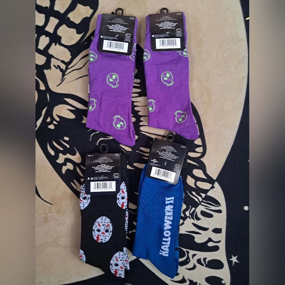 Horror-Themed Socks! Halloween Micheal Myers, Friday 13th Jason, & Bettlejuice! - Picture 2 of 3